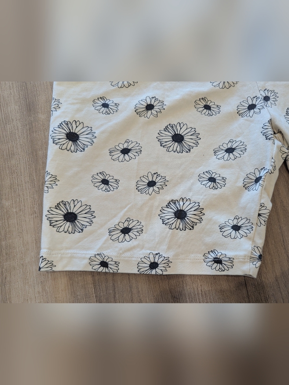 4/$40 Brunette The Label Floral Bike Shorts – Cream Daisy Print - Picture 3 of 6